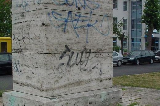 Eliminar graffiti monumento