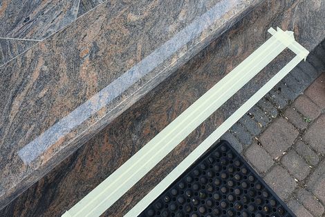 Resistencia al deslizamiento aplicada posteriormente en escaleras de granito Escaleras de granito antideslizantes