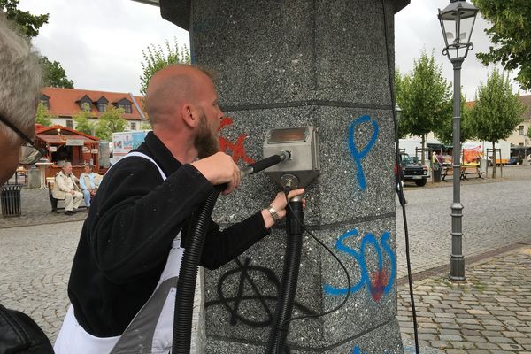 Klimaneutrale Graffitientfernung ohne Hochdruck