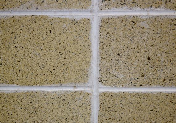 Limpiar juntas de azulejos de piedra natural Limpiar juntas de azulejos con systeco