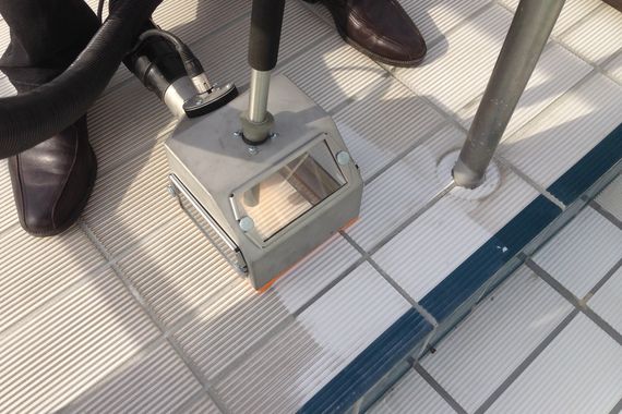 polluted tile cleaning at swimming pool tile cleaning at swimming pool