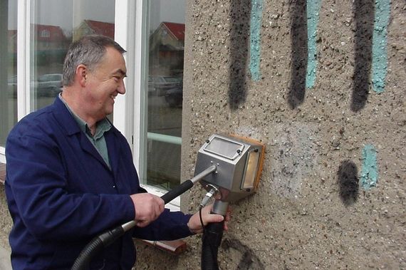 cleaning equipment for graffiti removal on plaster