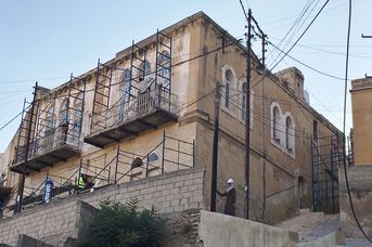 cleaning natural stone facade