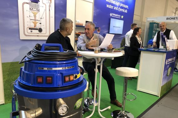 big rush at Tornado ACS with no high pressure, no water, no chemicals cleaning exhibition Berlin Tornado ACS