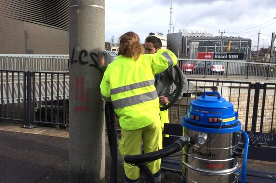 Graffitientfernung auf Farbe auf Beton