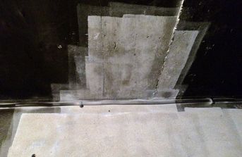 Чистка потолка в подвале после пожара и с помощью системы Tornado ACS Ремонт после пожара в подвале
