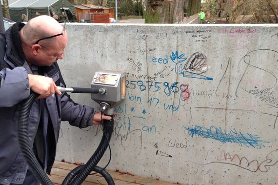 umweltfreundliche Graffitientfernung Beton