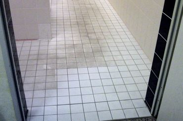 non slip tile cleaning with vacuum blast method