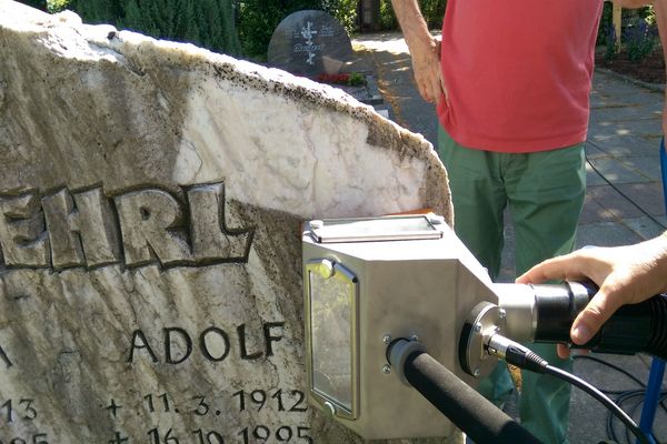gravestone cleaning directly on site without harming the environment