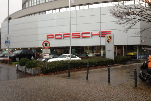 floor cleaning in a car workshop at Porsche