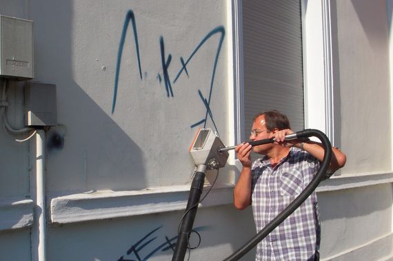 Graffitientfernung auf Farbe