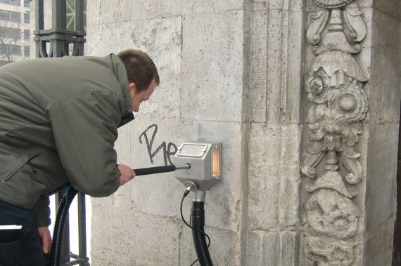 Limpieza de graffitis en Berlín