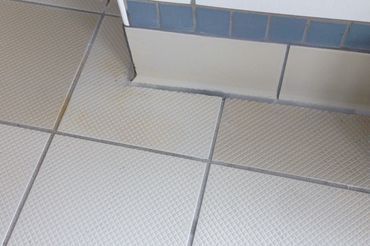 Tornado ACS removes rust from tile