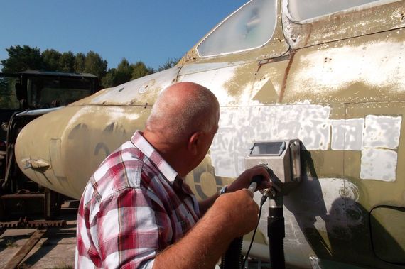 umweltfreundlich Flugzeug entlacken