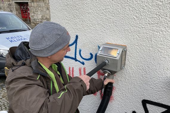 graffiti removal on plaster with cleaning equipment