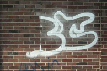 mit systeco Reinigungstechnik Graffitientfernung auf Klinker und Fuge