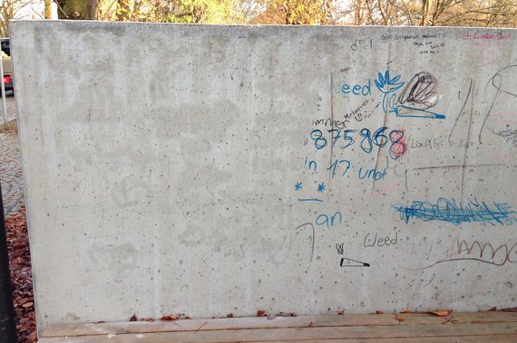 Graffitientfernung auf Beton an Schulmauer Graffitientfernung auf Beton mit Tornado ACS