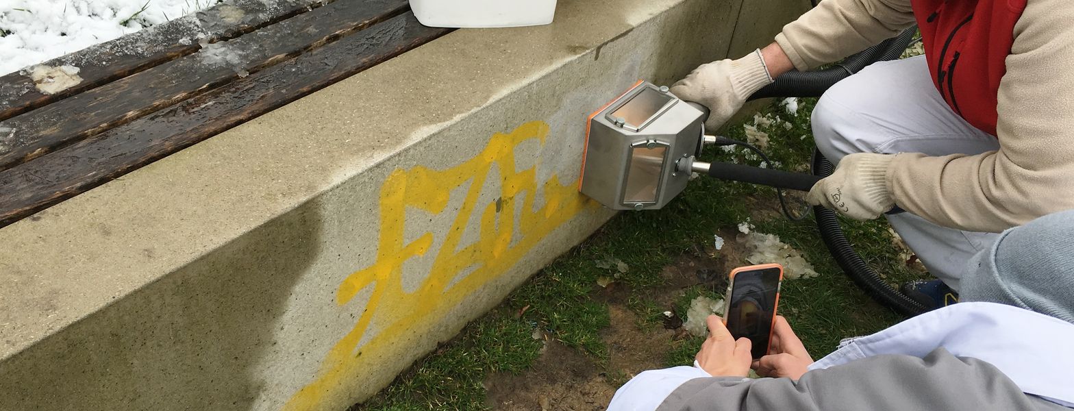Enlever les graffitis du béton