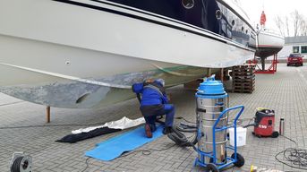 Boat hull paint stripping 