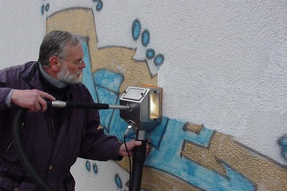Equipo para la limpieza de graffitis en yeso