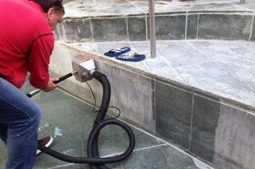 Limpieza profesional de cal con chorreado por succión Limpieza profesional de cal