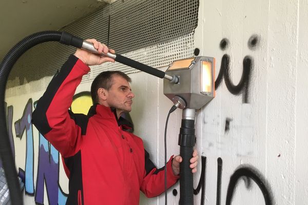 CO2 - neutrale Graffitientfernung ohne Wasser