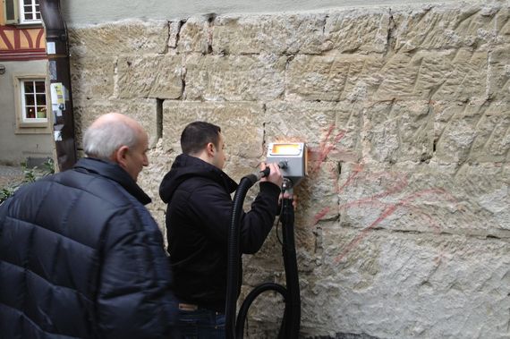 Machine de nettoyage Tornado ACS pour l'élimination de graffitis sur façades historiques